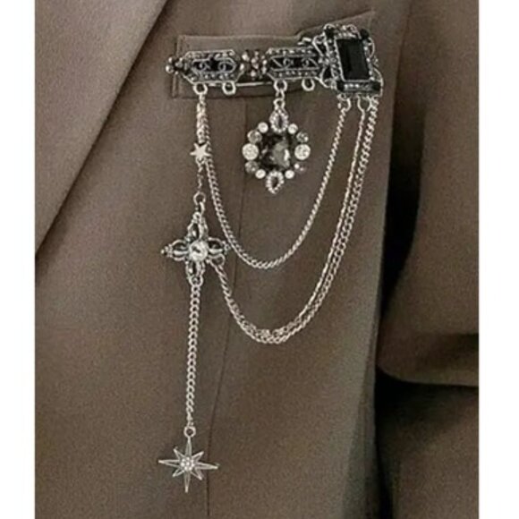 Beautiful Key Brooch in Silver Black and Gold Rhinestones - Picture 2 of 3